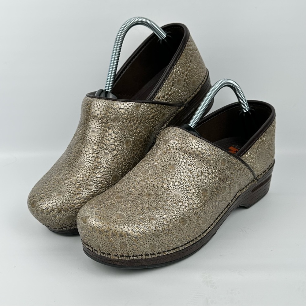 Dansko Pro XP Medallion Patent Leather Clogs Bronze Women’s Size 42 US 11.5/12